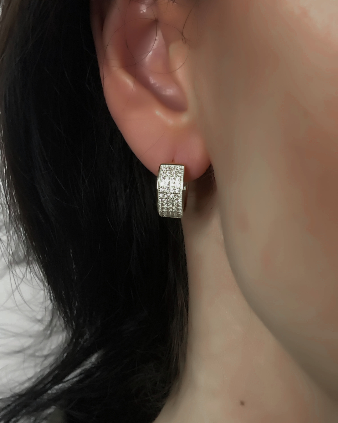 Orecchini cerchietto con pietre bianche in argento 925